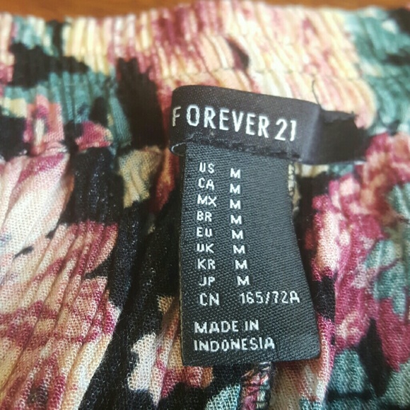 F21 Skater Skirt - Picture 3 of 3